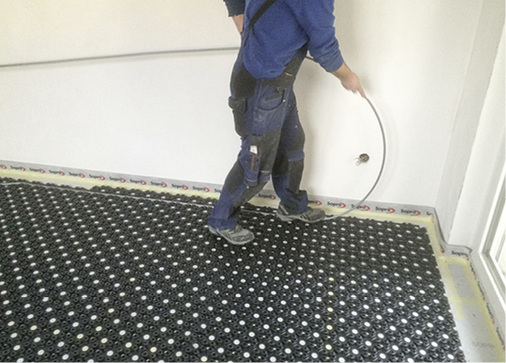 



Als Heizrohr kam das Kermi-x-net-5-Schicht-PE-Xc-Systemrohr in der Dimension 12 x 1,4 mm zum Einsatz.
