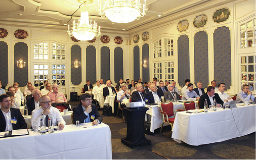 
70 Fachbesucher diskutierten in Mainz über regulatorische Vorgaben und wie sich die technische Eignung von Werkstoffen für die Trinkwasserinstallation feststellen lässt.



