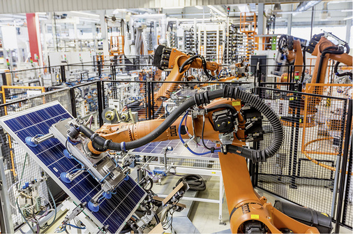 
Produktion von Glas-Glas-Solarmodulen bei Solarwatt.



