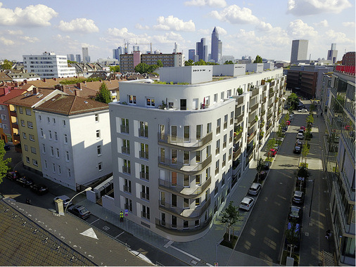 
Im Geschosswohnbau kann der Passivhausstandard inzwischen zu fast gleichen Kosten wie im konventionellen Wohnbau (EnEV oder KfW-Effizienzhaus) erreicht werden. Die ABG Frankfurt Holding gilt mit ihren rund 3000 Passivhauswohnungen als Pionier bei der kommerziellen Umsetzung.



