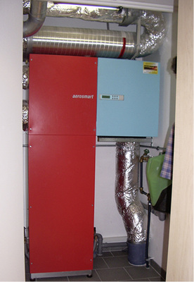 
Wärmepumpenkompaktgerät im Passivhaus bestehend aus: Lüftung mit Wärmerückgewinnung, Fortluft-Wärmepumpe (heizt Zuluft und Warmwasserspeicher), Trinkwarmwasserspeicher und optimierte Steuerung.



