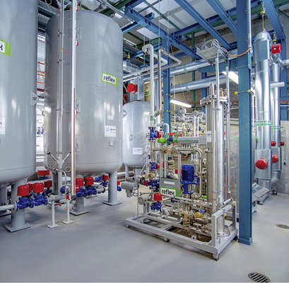 
Installiert wurden im Böblinger Heizkraftwerk u. a. eine Druckhaltung zusammen mit vier Pumpen und Überströmern. Dadurch konnte auch der Stromverbrauch reduziert werden.



