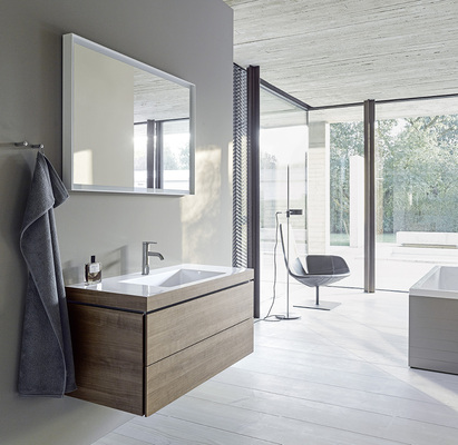 
Die c-bonded-Technologie: Bei diesem Verfahren werden die Keramik des Möbelwaschtisches und die Möbeloberfläche des Waschtischunterbaus nahtlos zusammengefügt. 



