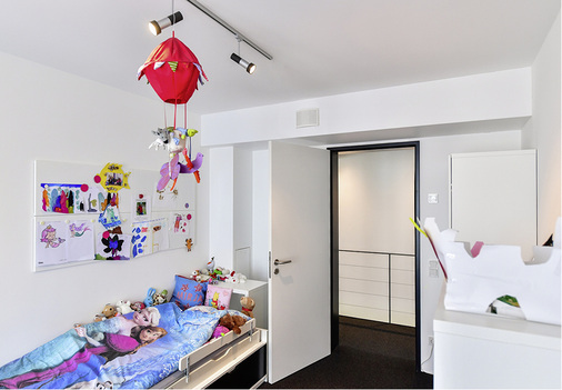 
Bei dem Pro und Kontra von Lüftungsanlagen ist die Innenraumluftqualität die Entscheidungsgröße. Kinder regieren besonders sensibel auf Belastungen der Innenraumluft.



