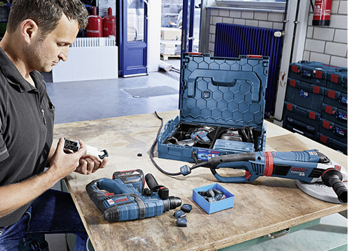 
Die meisten Tool-Tracker setzen voraus, dass auf die Geräte spezielle Identifikations- und Trackingmodule aufgebracht werden, damit sie das System automatisch erkennen und per Smartphone-App lokalisieren kann.



