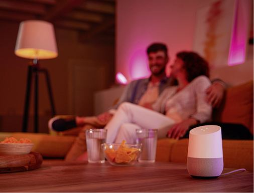 <p>
</p>

<p>
Sehr beliebt ist bei Smarthome-Einsteigern die Steuerung der Beleuchtung. Die Sprachsteuerung, hier z. B. Philips Hue mit Google Home, erleichtert die Bedienung in bestimmten Situationen gravierend.
</p> - © Philips Hue

