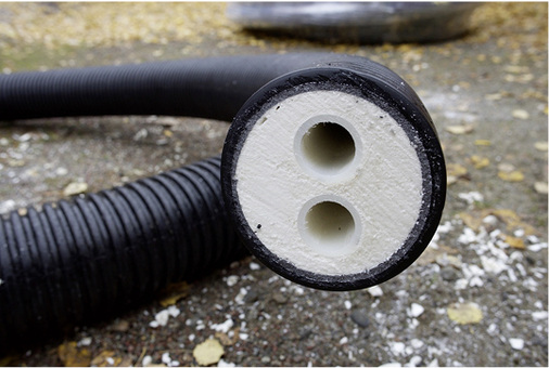 
Doppelrohre weisen aufgrund der geringeren Oberfläche geringere Wärmeverluste auf als zwei Einzelrohre und sollten deshalb bevorzugt verwendet werden.



