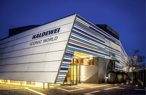 <p>
Kaldewei wird 100 Jahre jung: Aus einer kleinen Blechwarenfabrik ist einer der weltweit führenden Hersteller von emaillierten Badlösungen geworden.
</p>

<p>
</p> - © Kaldewei/Christian Blanke Fotografie

