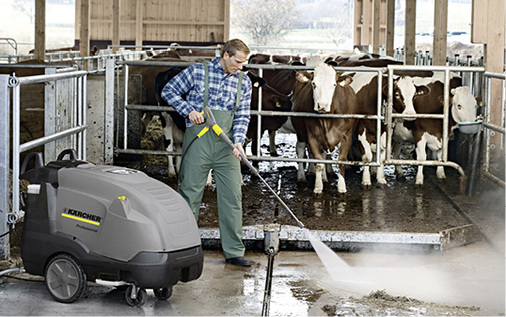



Ein Fall für Trinkwassertrennung: stehendes Wasser vor dem Reiniger und belastete Umgebung.
