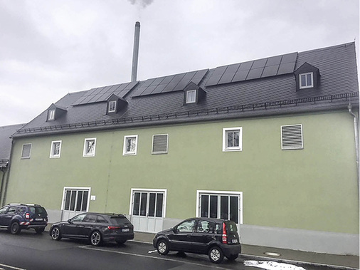 
Ins Konzept des gKU Oberes Egertal ist ein Nahwärmenetz eingebunden. Um den Heizkreislauf auf optimale Energieeffizienz einzustellen, mussten im Heizwerk 80 000 l Füllwasser aufbereitet werden.



