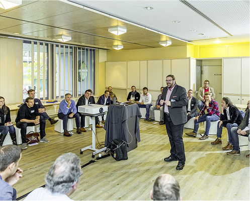 



… am Nachmittag in Kleingruppen ausführlich vertieft werden.
