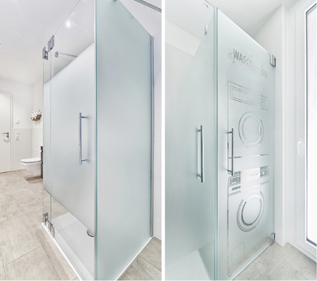 



Im einheitlichen Stil: links die Kermi-Duschkabine Pasa mit sandgestrahltem Dekor, rechts daneben der „Waschsalon“ als Stauraum für Waschmaschine und Trockner. Duschkabine und Waschsalon sind abgetrennt durch eine satinierte Glasscheibe.
