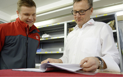 



Wird der Azubi in die Betriebsabläufe und Besprechungen konsequent eingebunden, lernt er am effektivsten.
