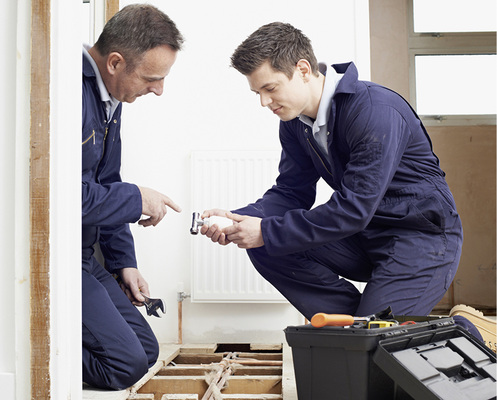 



Bei der Erledigung von Aufträgen vor Ort möchte der Lehrling nicht nur der Laufbursche sein, sondern in die Arbeiten einbezogen werden.
