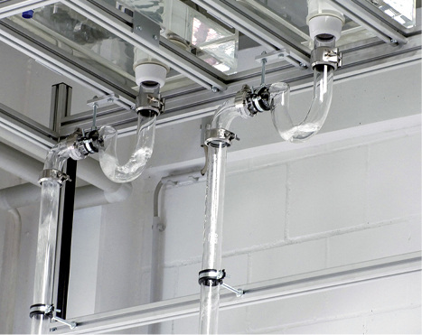 



Top oder Flop: Während die rechte Spülmenge bereits bis auf den Geruchsverschluss im Siphon gelaufen ist, sorgen links eingebaute Fehler für Störungen.
