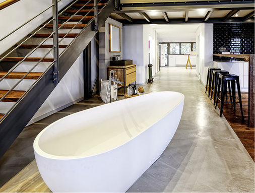 



Die neue Ausstellung erzeugt ein Wohlfühlambiente mit Platz in einem ansprechenden Materialmix.
