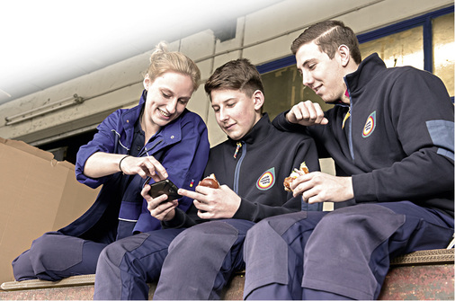 
Karriere steht für Vertreter der Generation Z nicht mehr an erster Stelle. Zufriedenheit im Job, ein angemessenes Gehalt und der richtige Ausgleich zwischen Arbeit und Leben sind maßgebliche Ziele dieser Generation. 



