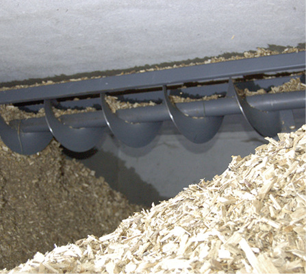 
Hackschnitzel werden in einem separaten Raum gelagert und bieten einen deutlich höheren Komfort als Scheitholz.



