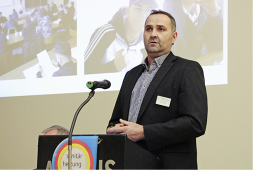 



Alfred Keller stellte als Obermeister der SHK-Innung Bodenseekreis Innungsaktivitäten vor und schilderte, wie es gelingen kann, zugunsten einer starken Gemeinschaft die Mitglieder verstärkt einzubinden.
