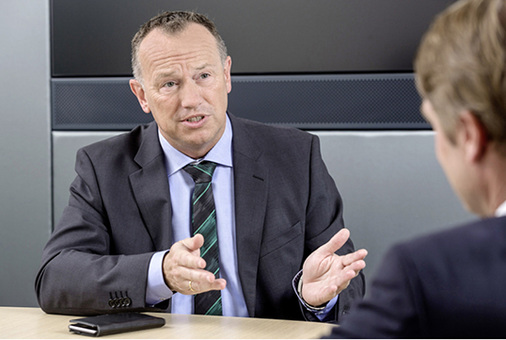 
Thiesen: „Der Branche fehlen für 2019 sowohl Einbau- als auch Transportkapazitäten. Hier liegen derzeit die Grenzen des Wachstums – nicht in der Aufnahmefähigkeit der Märkte.“



