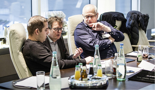 
Am Anfang steht die Analyse des eigenen Sanitärbetriebes: Welche Schnittstellen sind vorhanden und wie sind sie gestaltet? Die erste Aufgabe für Andreas Eichhammer (links) und Norbert Zepke (rechts) war die Einordnung des eigenen Betriebes als Automarke. 



