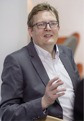 
Frank A. Reinhardt
 ist Inhaber einer Agentur für Content-Entwicklung und -Kommunikation in Köln. Der diplomierte Produktdesigner war in der Sanitärbranche als Produktmanager tätig, publizierte in Fachmagazinen und veröffentlichte Studien zur Konsumforschung. Als Trendexperte, Referent und Juror ist er in allen Medien und auf Messen zu Hause.



