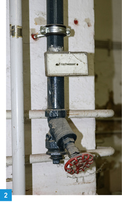 



In stagnierenden Leitungen besteht immer die Gefahr, dass sich Mikroorganismen ungehindert vermehren können oder dass sich Schwermetalle aus den Leitungswerkstoffen im Trinkwasser lösen.
