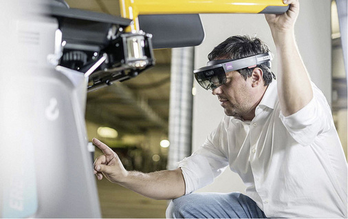 <p>
Digitale Hilfe: Im HandwerkerLab in Halle 4.2, Stand G60, gibt es Einblicke ins Forschungsprojekt Handwerksgeselle 4.0.
</p>

<p>
</p> - © Microsoft / HoloLens

