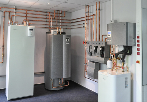 
In ihren Schulungszentren bilden die Wärmepumpenhersteller jedes Jahr zwischen 3000 und 5000 Installateure weiter.



