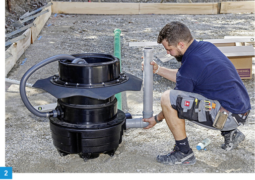 
Soweit planerisch möglich, sollte gemäß dem Prinzip der Schwerkraftentwässerung immer ein ausreichendes Gefälle hergestellt werden. 



