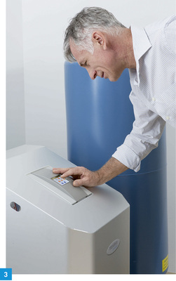 



Die Station Transfero TV Connect erfüllt zwei Funktionen. Der Anlagendruck wird mit Pumpen präzise konstant und das Anlagenwasser mit Vakuum-Cyclone-Entgasung frei von gelösten Gasen gehalten.
