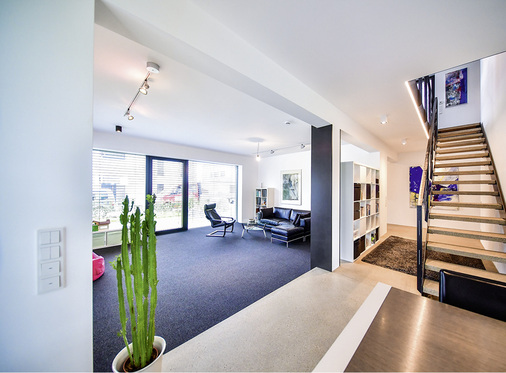 



Der bedarfsgerechte und regelmäßige Luftaustausch sowie die Filtrierung und Temperierung der Zuluft sind Voraussetzungen für ein angenehmes Wohnklima.
