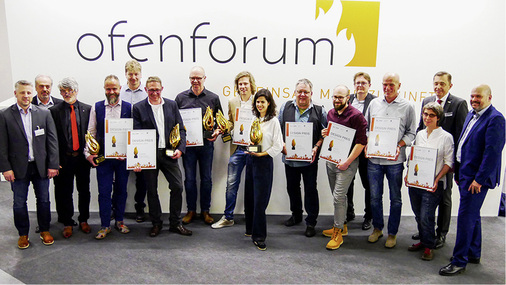 <p>
Jury und Gewinner der Ofenflamme: Zum dritten Mal wurden individuell geplante und handwerklich erstellte Einzelraumfeuerungsanlagen mit dem Designpreis ausgezeichnet.
</p>

<p>
</p> - © SBZ / Dietrich

