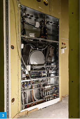 



3 Die eigens für das Projekt entwickelten Wohnungsstationen verfügen über dynamische Differenzdruckregler, die gewisse Druckverhältnisse in den Heizkreisen sicherstellen.
