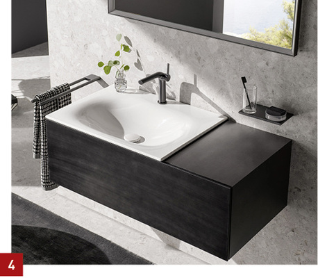 



4 Edition 11: Badmöbel mit einer neuen Oberfläche in Schwarz gebürstet.
