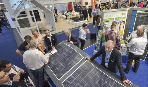 
Günstiger werdende Speicher und verbesserte Integrierbarkeit veranlassen immer mehr Konsumenten, ihren Strom selbst zu produzieren.



