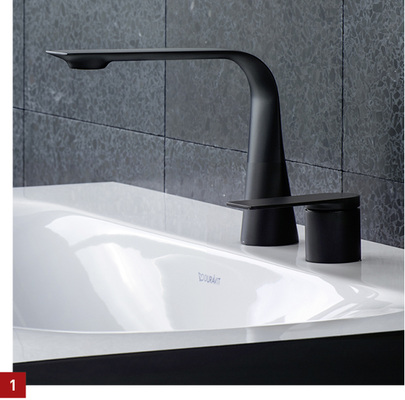 
1 D.1: ein dynamisch fließender Übergang von zylindrischer Grundform hin zu einem flachen Auslauf.



