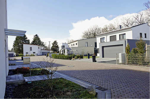 
Dieses Baugebiet mit 13 Grundstücken in Strüdlein Ost/Schwebheim wurde vom Energieversorger komplett mit bis zu 100 m tiefen EWS-Anlagen erschlossen.



