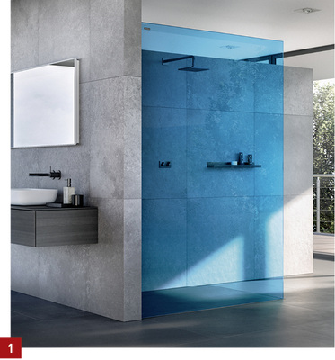 



1 Die frei stehende Duschwand Air gibt es in den Farbtönen Sunset Gold, Ocean Blue, Desert Sun und Ruby Red.
