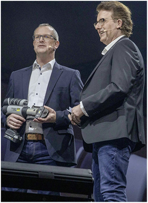 <p>
Stellten im launigen Dialog die Viega-Innovationen vor (v. l.): Viega-Trainingsleiter Dieter Hellekes und Kabarettist Christoph Brüske.
</p>

<p>
</p> - © Viega

