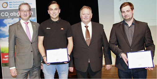 
Der Fachverband zeichnete die Sieger des praktischen Leistungswettbewerbes aus (v. l.): Wolfgang Becker, Manuel Bürkin, Vorsitzender Joachim Butz und Felix Trenkler.



