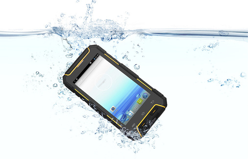 
Spezielle Rugged-Modelle sind stoß-, staub- und spritzwassergeschützt, teilweise auch wasserdicht.



