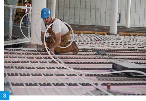 



Mehrschicht-Verbundrohre lassen sich leicht biegen. Diese Eigenschaft prädestiniert sie für den Einsatz in Fußbodenheizungen.
