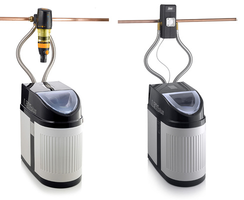 
Enthärtungsanlage mit Trinkwasserfilter (links) und Leckageschutz (rechts).



