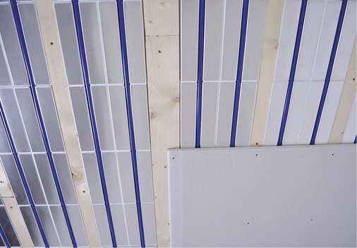 
Im Leistungsbereich Ankühlung erfolgt die Auslegung der Flächenheizung/-kühlung nach der Heizlast. Danach richten sich auch der Verlegeabstand und der Volumenstrom.



