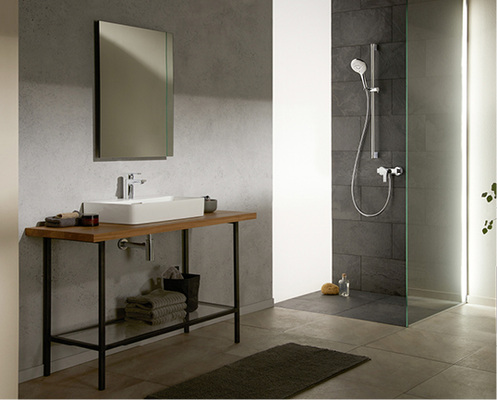 
„Thinness“ nennt sich ein Trend, der auf schlanke Silhouetten setzt. Angesichts der zahlreichen Waschtische mit dünnwandiger Keramik können sich auch Armaturen dem nicht widersetzen.



