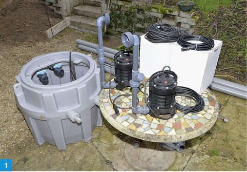 



1 Die Anlage wird teilvormontiert geliefert. Im Lieferumfang sind sämtliche Standardkomponenten einschließlich der beiden zu verbindenden Abwasserpumpen mit Schneidwerk enthalten.
