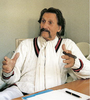 
Colani: „Ihr zahlt und quatscht mir nicht rein in mein Design. Und ich verbürge mich dafür, dass es ein Erfolg wird.“



