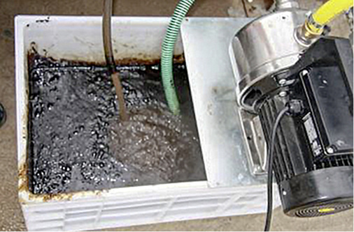 
Der R200-Solarreiniger wird unverdünnt verwendet und reinigt innerhalb von 20 bis 30 Minuten das System.



