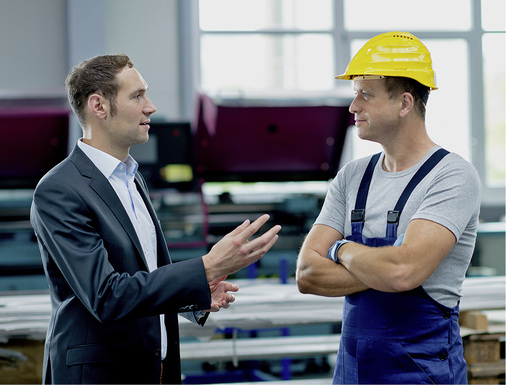 



Wenn Sie als Chef Alarmsignale wahrnehmen, die darauf hinweisen, dass ein Teammitglied über einen Weggang nachdenkt, sollten Sie das Gespräch suchen.
